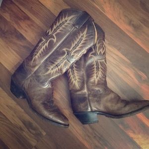 Tony Lama boots. Size 7. Gently used.